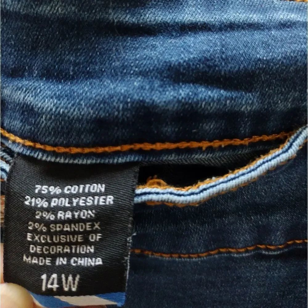 Stretch denim capris - Picture 7 of 10